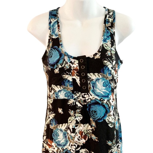 Urban Behaviour | Sleeveless Top - Picture 3 of 11